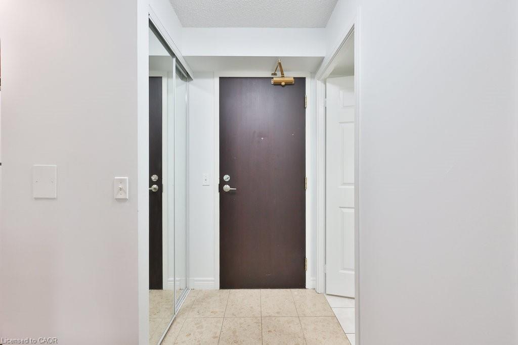 708-30 Grand Trunk Crescent, Toronto, ON - Indoor Photo Showing Other Room