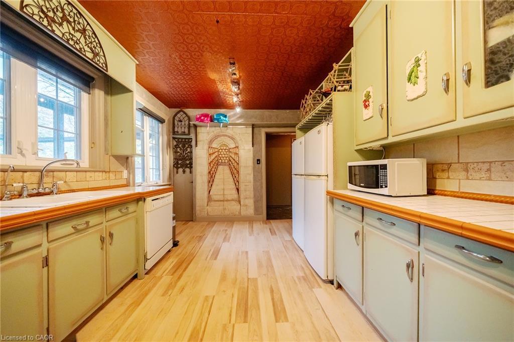 411 Niagara Boulevard, Fort Erie, ON - Indoor Photo Showing Kitchen