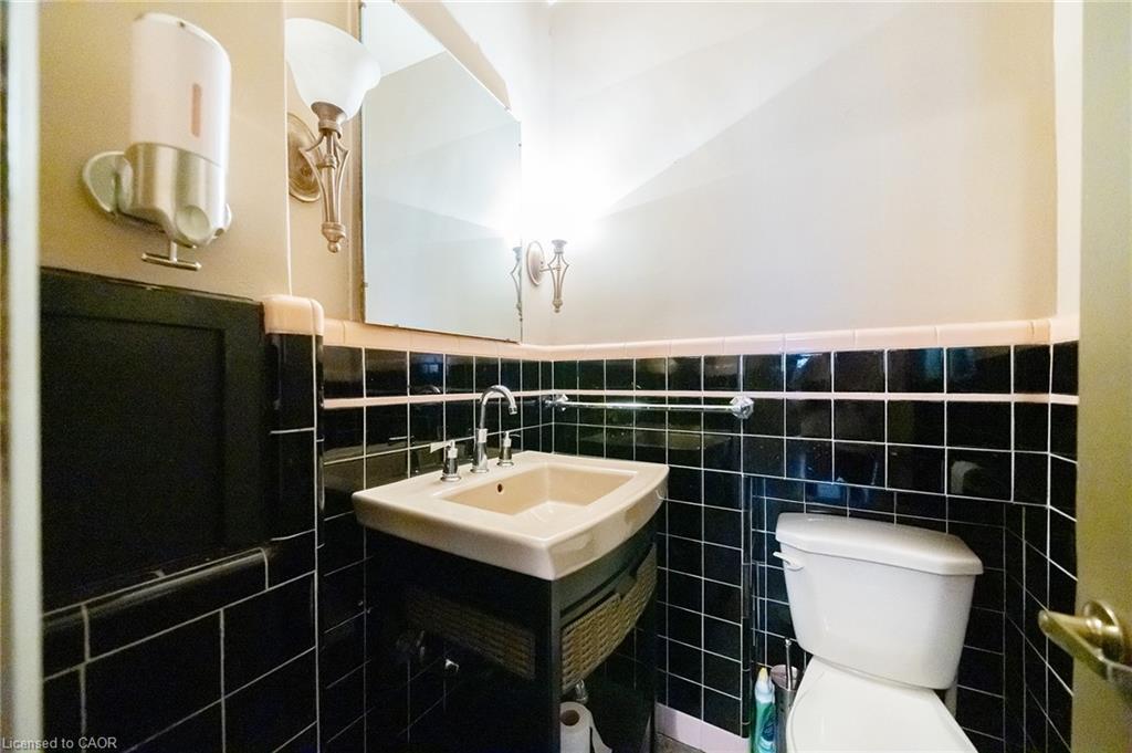 411 Niagara Boulevard, Fort Erie, ON - Indoor Photo Showing Bathroom