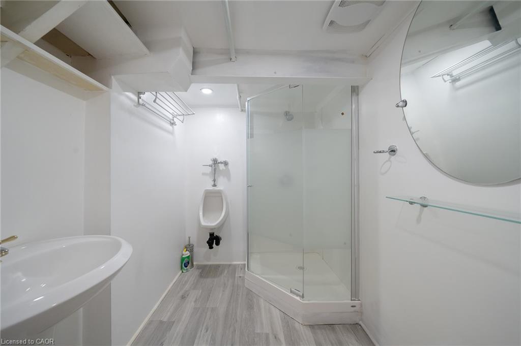 411 Niagara Boulevard, Fort Erie, ON - Indoor Photo Showing Bathroom