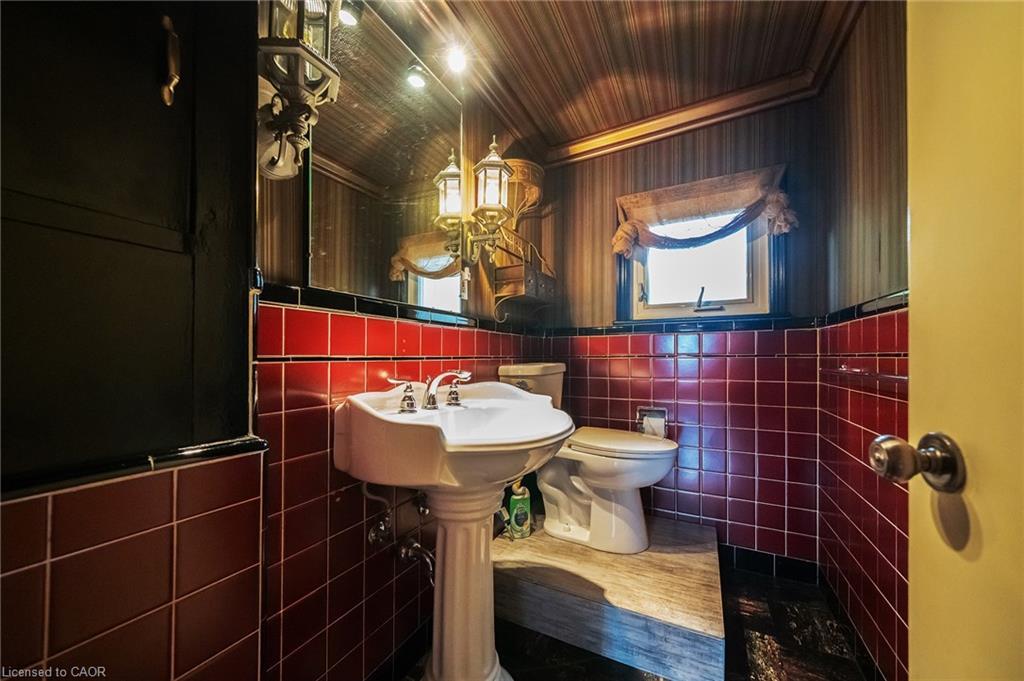 411 Niagara Boulevard, Fort Erie, ON - Indoor Photo Showing Bathroom