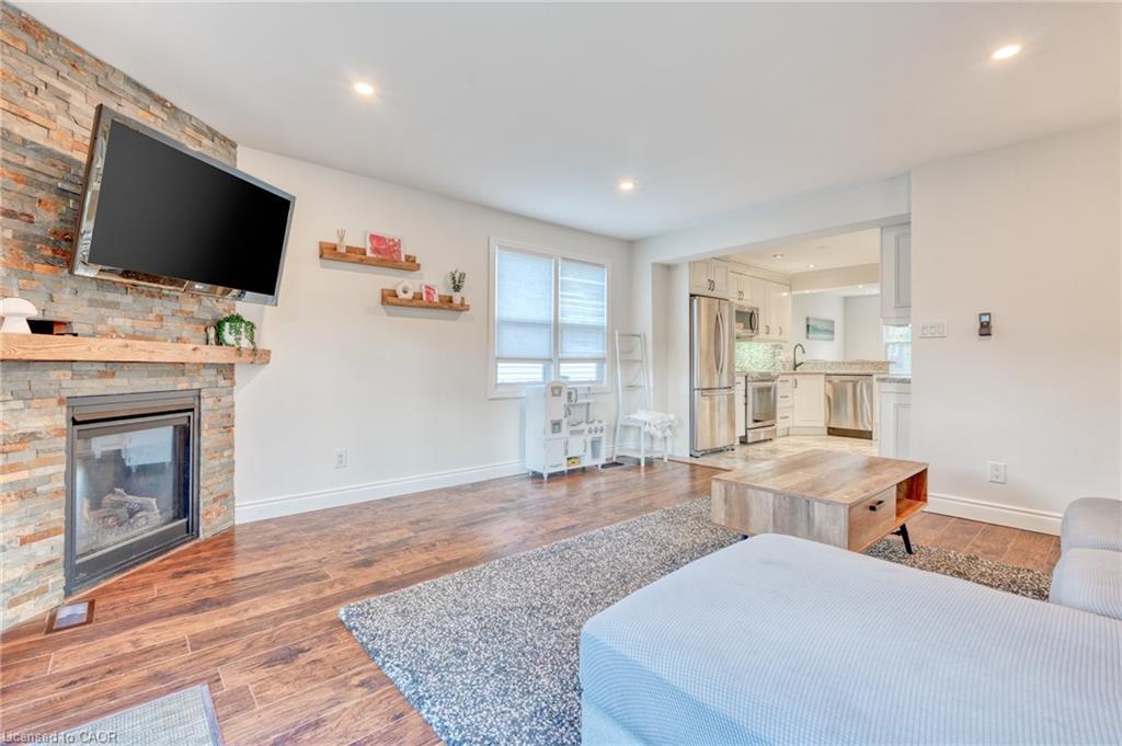 25 Montrose Avenue, Hamilton, ON - Indoor Photo Showing Living Room With Fireplace