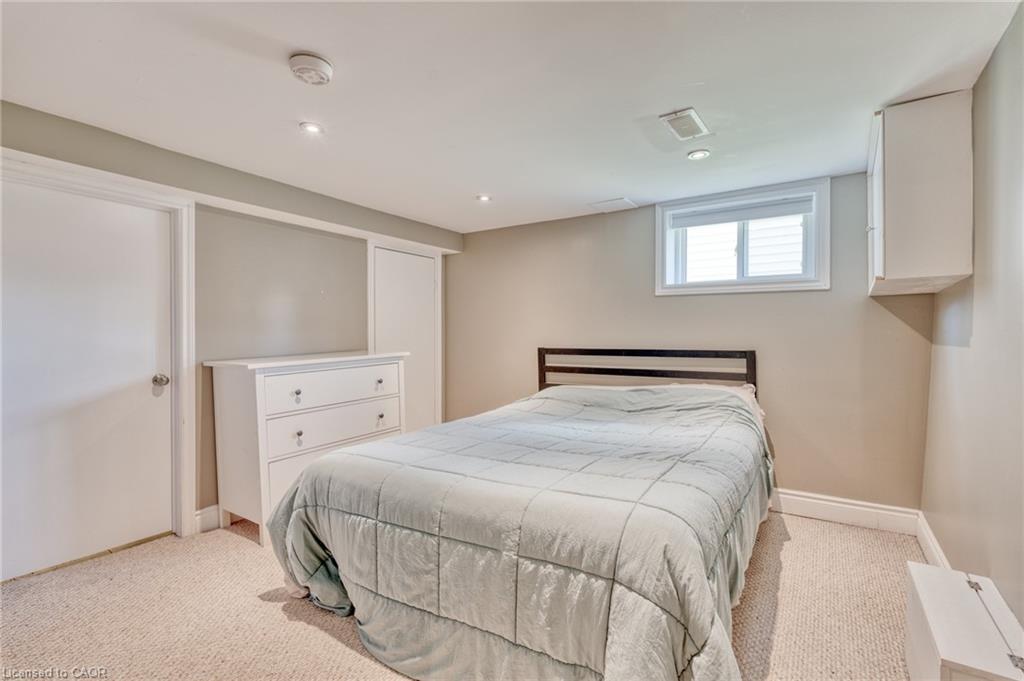 25 Montrose Avenue, Hamilton, ON - Indoor Photo Showing Bedroom