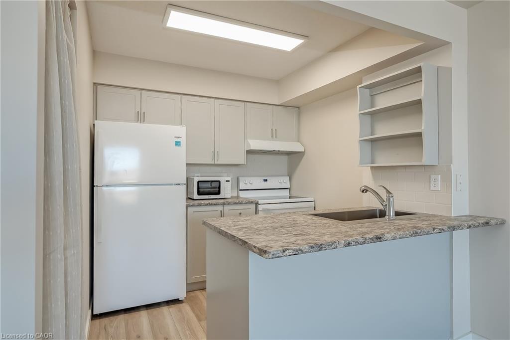 608-32 Tannery Street, Mississauga, ON - Indoor Photo Showing Kitchen
