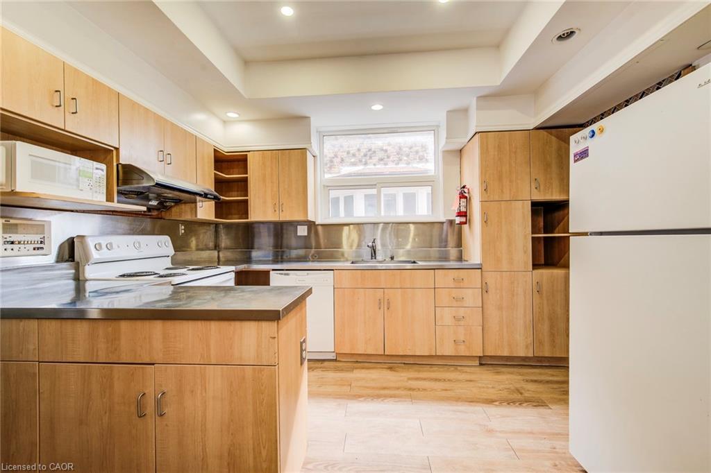 19 Schneider Avenue, Kitchener, ON - Indoor Photo Showing Kitchen