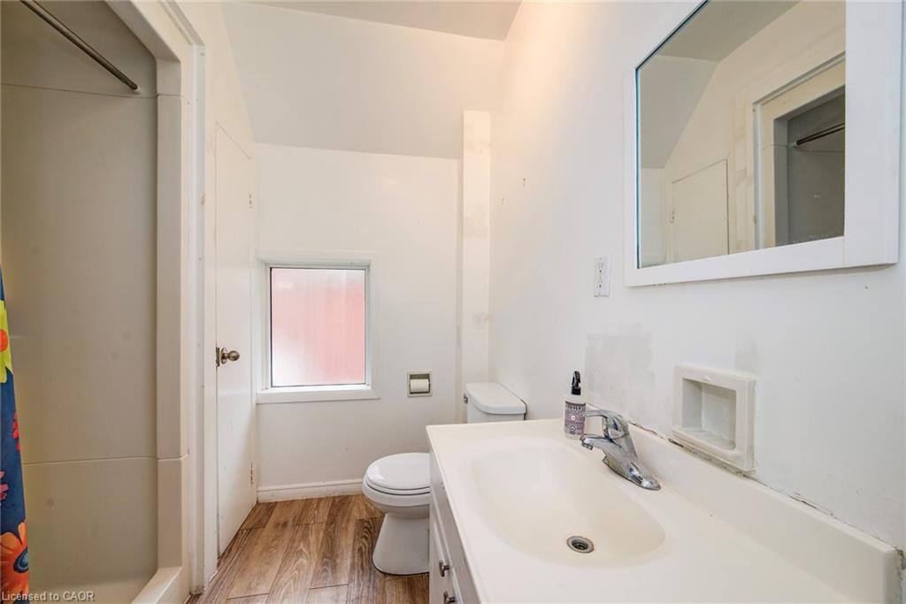 19 Schneider Avenue, Kitchener, ON - Indoor Photo Showing Bathroom