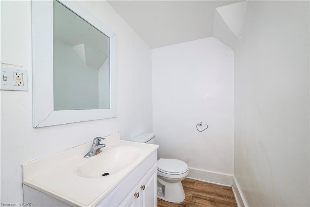 19 Schneider Avenue, Kitchener, ON - Indoor Photo Showing Bathroom