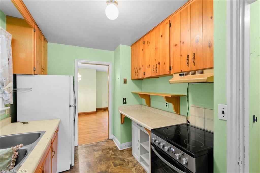 48 Cherry Street, Simcoe, ON - Indoor Photo Showing Kitchen With Double Sink