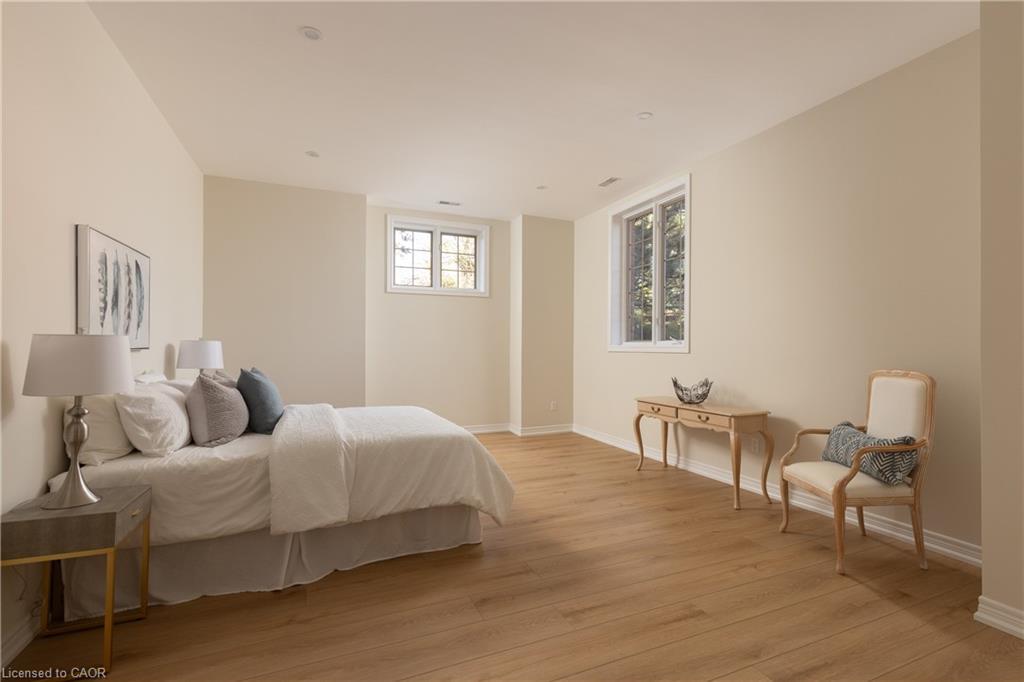 1285 Beaufort Drive, Burlington, ON - Indoor Photo Showing Bedroom