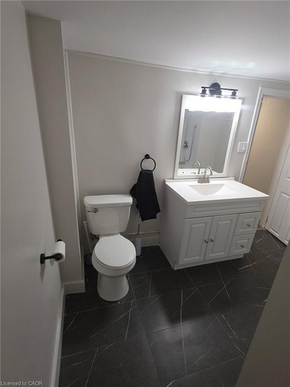 8 Nightingale Street, Hamilton, ON - Indoor Photo Showing Bathroom