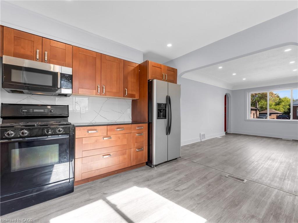 753 Burgess Avenue, Hamilton, ON - Indoor Photo Showing Kitchen