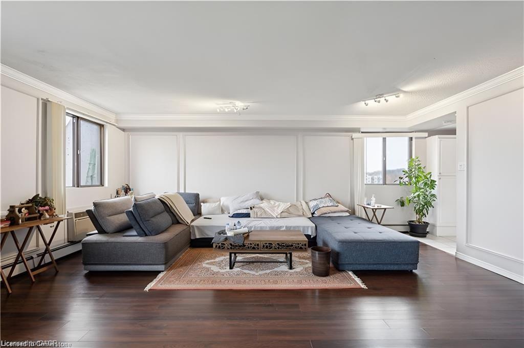 701-1255 Commissioners Road W, London, ON - Indoor Photo Showing Living Room