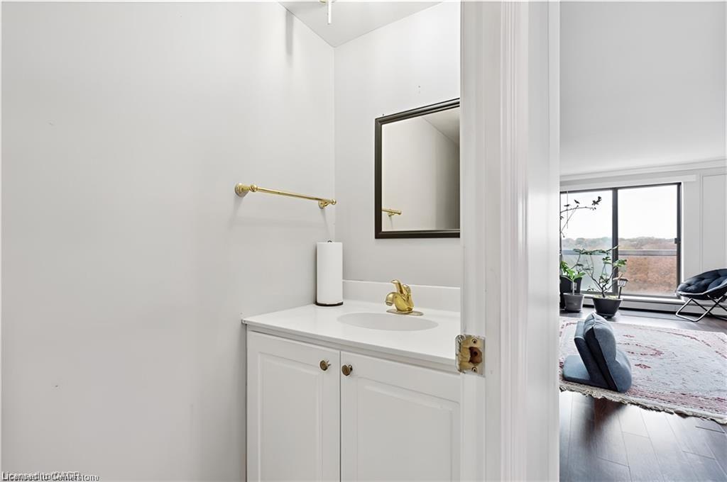 701-1255 Commissioners Road W, London, ON - Indoor