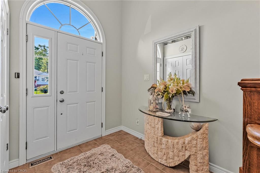 1220 Parkside Avenue, Fort Erie, ON - Indoor Photo Showing Other Room