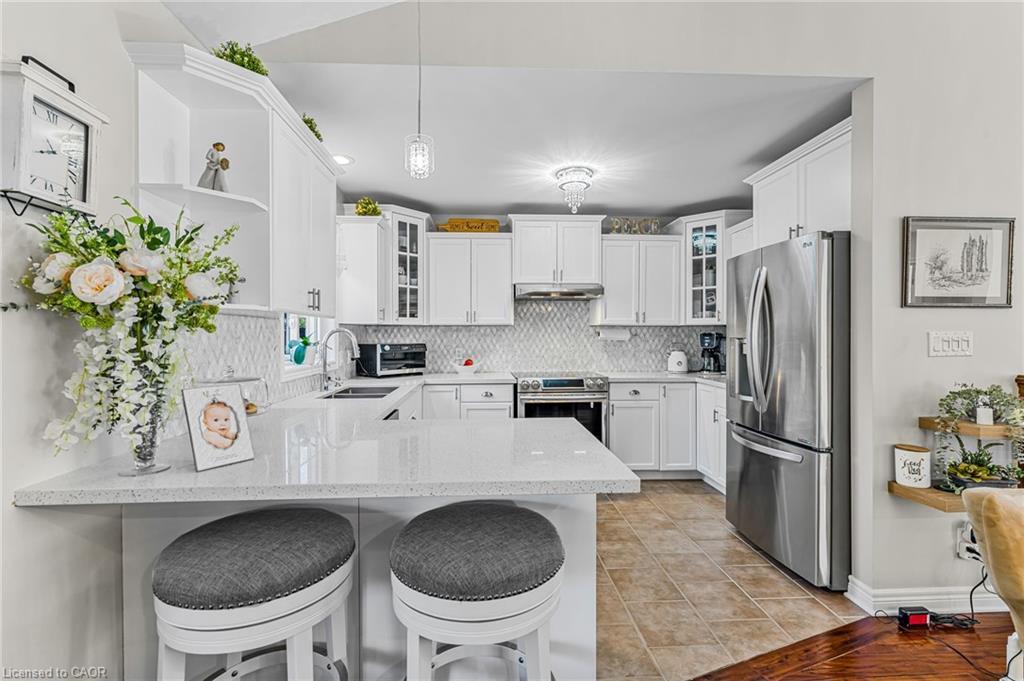 1220 Parkside Avenue, Fort Erie, ON - Indoor Photo Showing Kitchen With Stainless Steel Kitchen