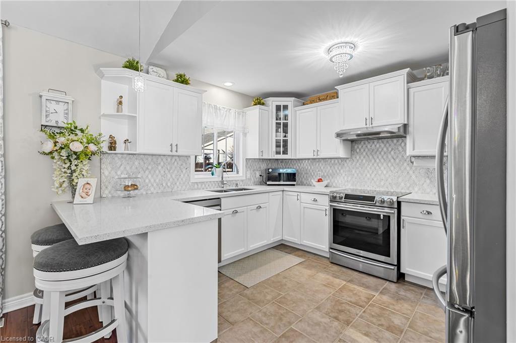 1220 Parkside Avenue, Fort Erie, ON - Indoor Photo Showing Kitchen With Stainless Steel Kitchen With Upgraded Kitchen