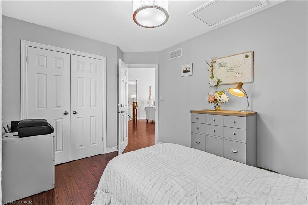 1220 Parkside Avenue, Fort Erie, ON - Indoor Photo Showing Bedroom