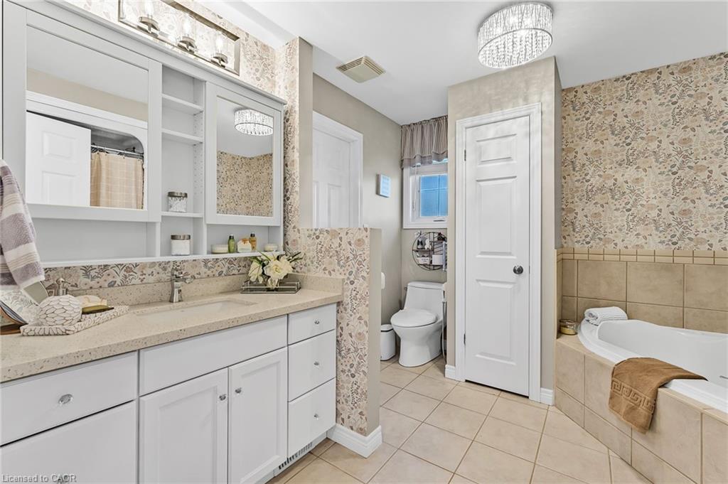 1220 Parkside Avenue, Fort Erie, ON - Indoor Photo Showing Bathroom