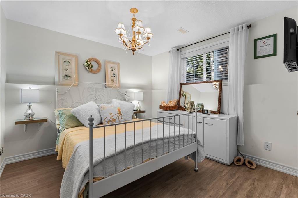 1220 Parkside Avenue, Fort Erie, ON - Indoor Photo Showing Bedroom