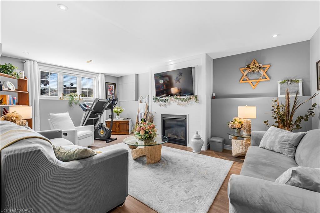 1220 Parkside Avenue, Fort Erie, ON - Indoor Photo Showing Living Room With Fireplace