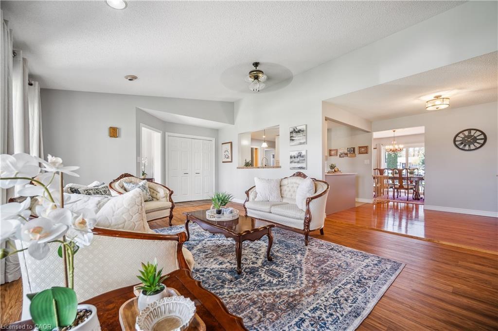 664 Maple Street, Brussels, ON - Indoor Photo Showing Living Room
