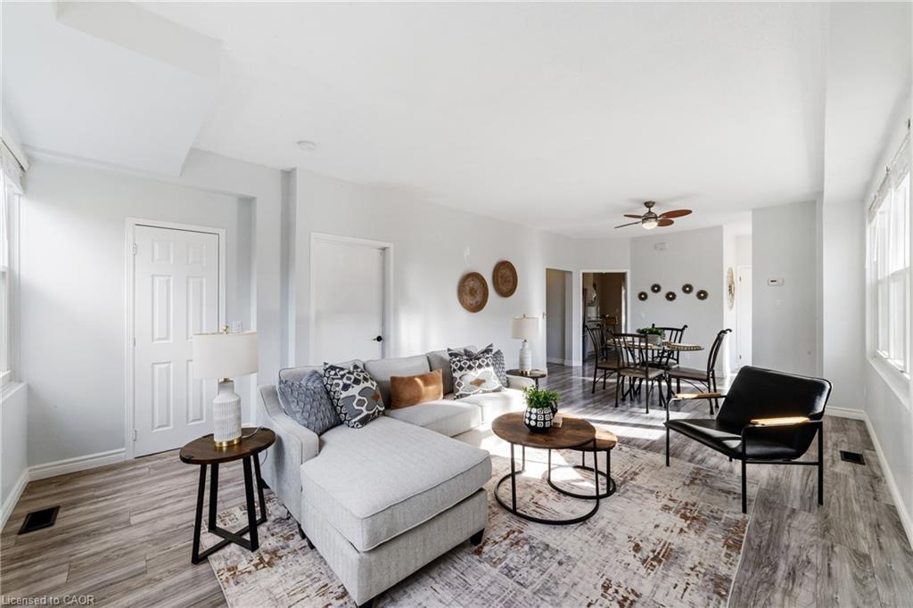 6-4199 Longmoor Drive, Burlington, ON - Indoor Photo Showing Living Room