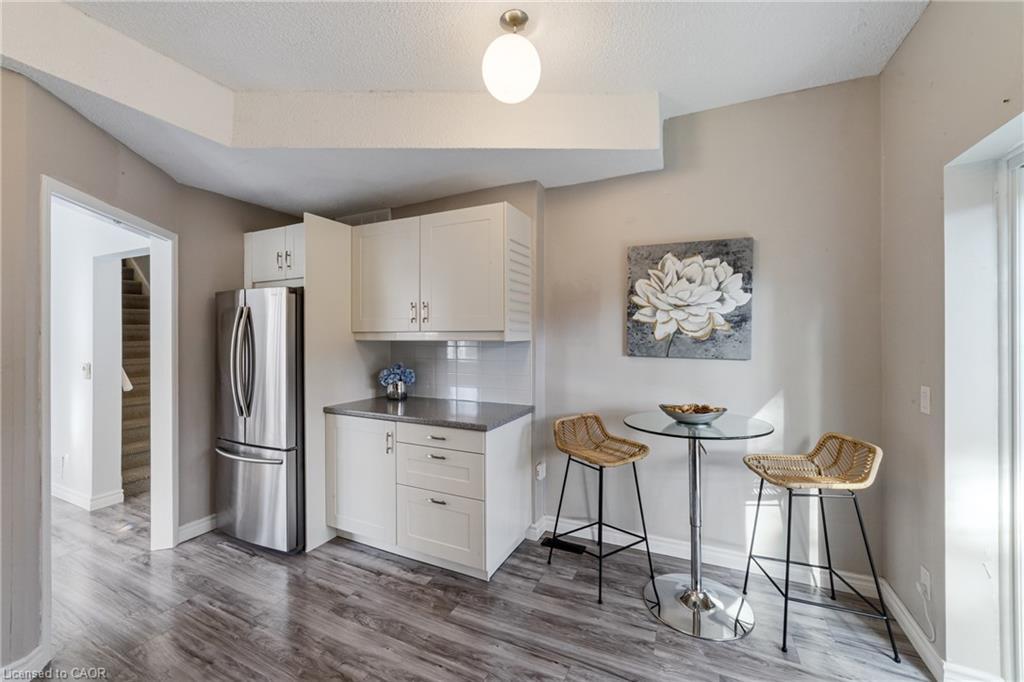 6-4199 Longmoor Drive, Burlington, ON - Indoor Photo Showing Kitchen