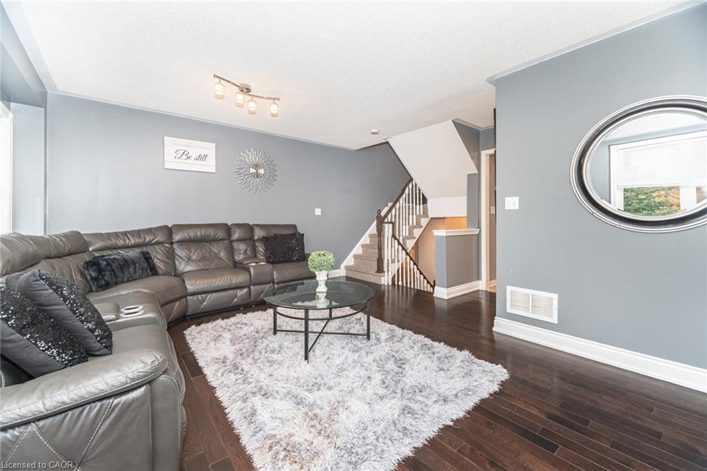38-271 Richvale Drive S, Brampton, ON - Indoor Photo Showing Living Room