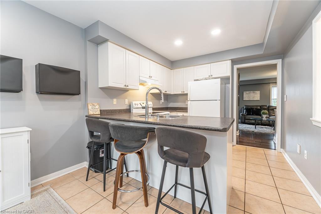 38-271 Richvale Drive S, Brampton, ON - Indoor Photo Showing Kitchen