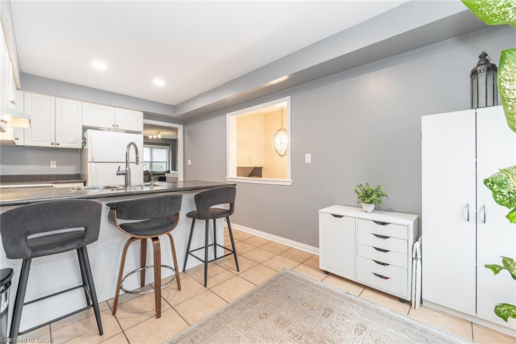 38-271 Richvale Drive S, Brampton, ON - Indoor Photo Showing Kitchen With Double Sink