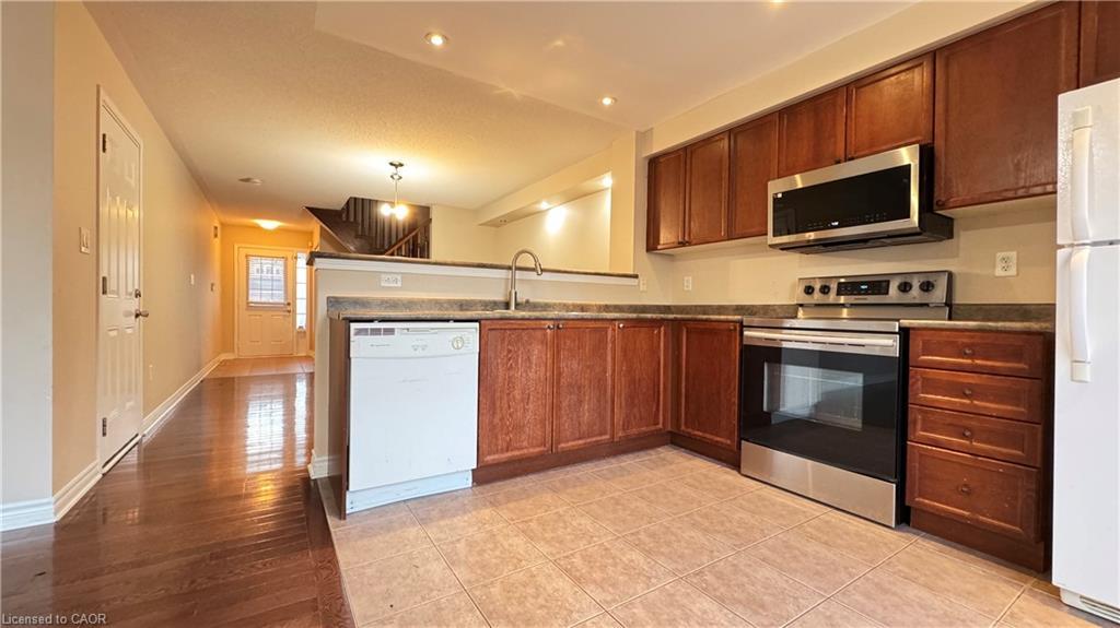 3207 Stornoway Circle, Oakville, ON - Indoor Photo Showing Kitchen