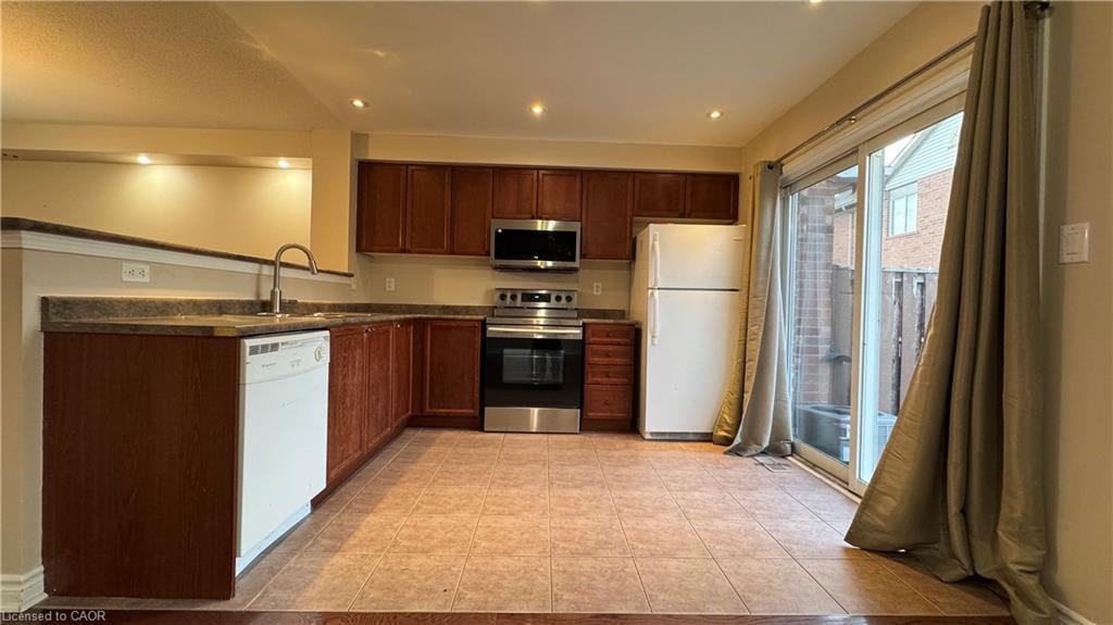 3207 Stornoway Circle, Oakville, ON - Indoor Photo Showing Kitchen
