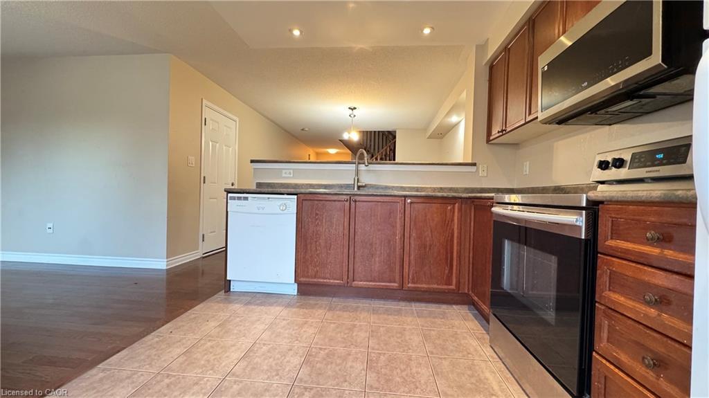 3207 Stornoway Circle, Oakville, ON - Indoor Photo Showing Kitchen