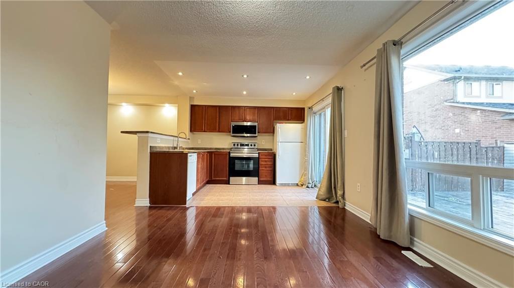 3207 Stornoway Circle, Oakville, ON - Indoor Photo Showing Kitchen