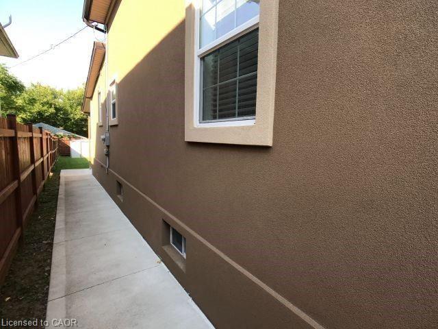 Lower Level-330 Elliott Street W, Windsor, ON - Indoor Photo Showing Other Room