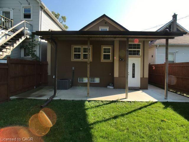 Lower Level-330 Elliott Street W, Windsor, ON - Outdoor