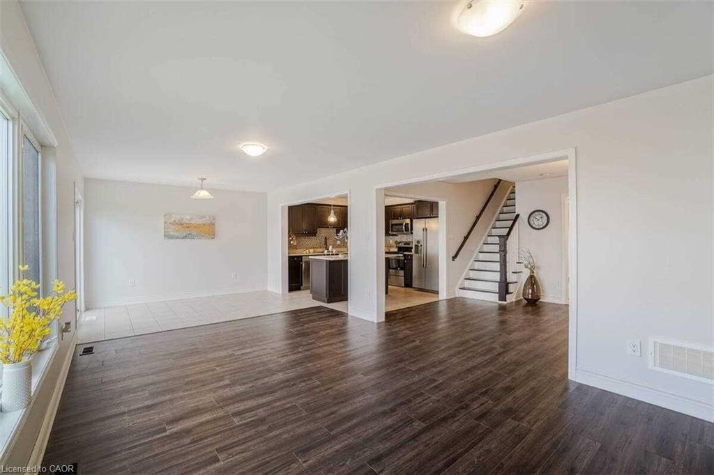 475 Zuest Crescent, Milton, ON - Indoor Photo Showing Living Room