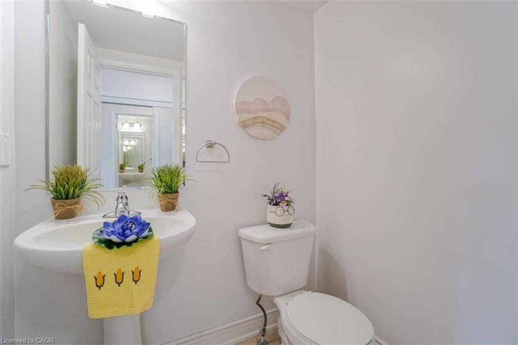 475 Zuest Crescent, Milton, ON - Indoor Photo Showing Bathroom