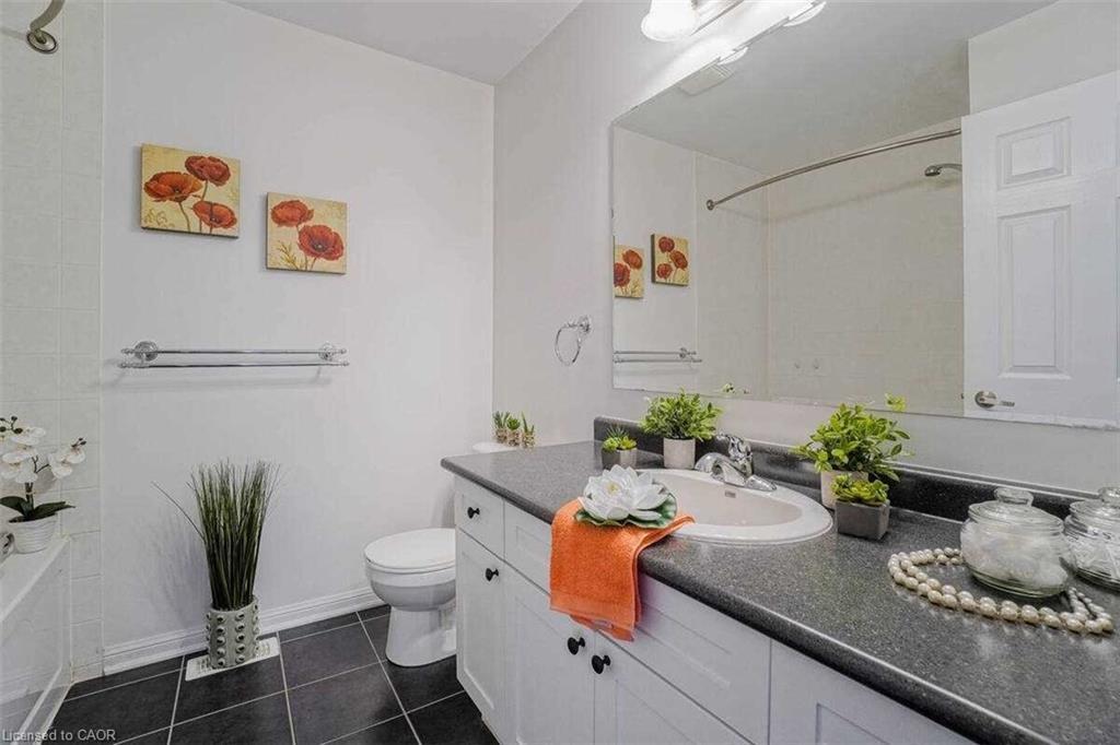 475 Zuest Crescent, Milton, ON - Indoor Photo Showing Bathroom