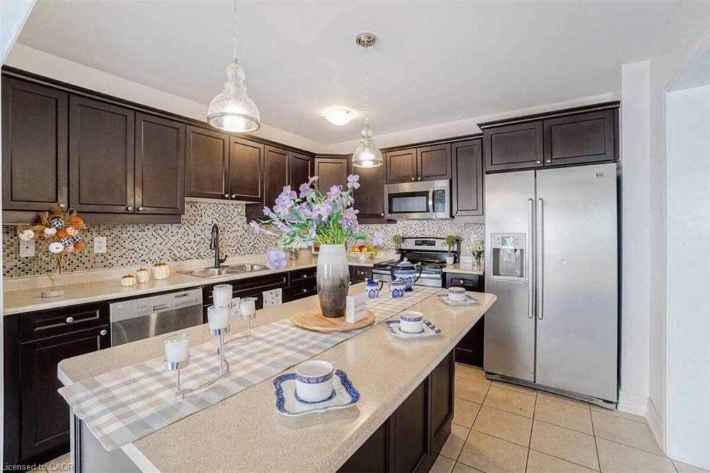 475 Zuest Crescent, Milton, ON - Indoor Photo Showing Kitchen With Upgraded Kitchen
