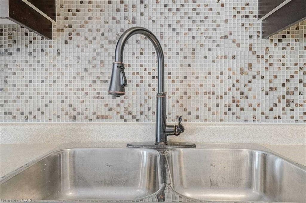 475 Zuest Crescent, Milton, ON - Indoor Photo Showing Kitchen With Double Sink