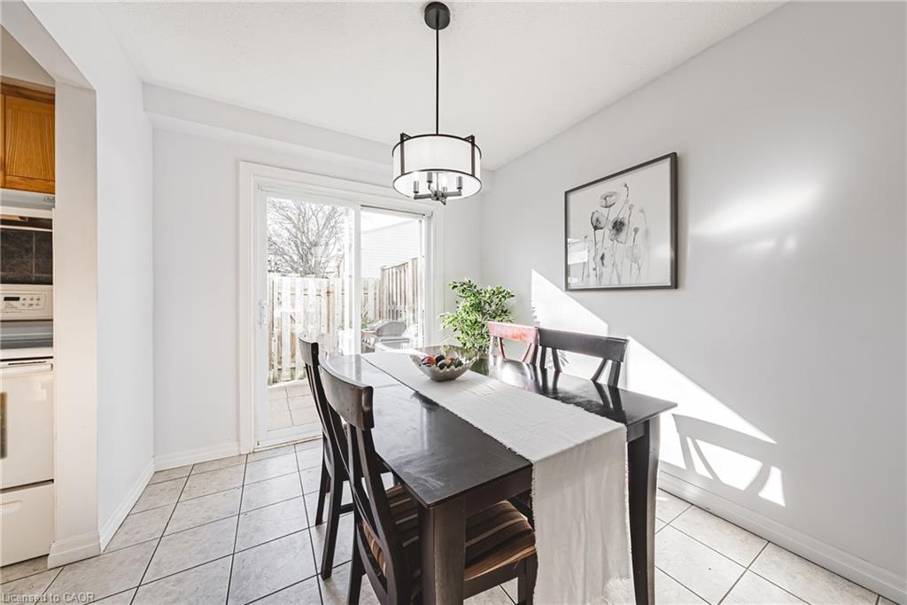 4-2220 Upper Middle Road, Burlington, ON - Indoor Photo Showing Dining Room