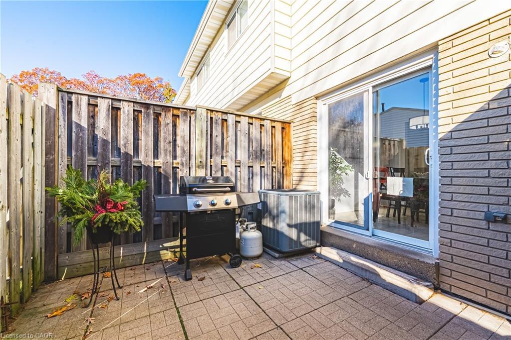 4-2220 Upper Middle Road, Burlington, ON - Outdoor