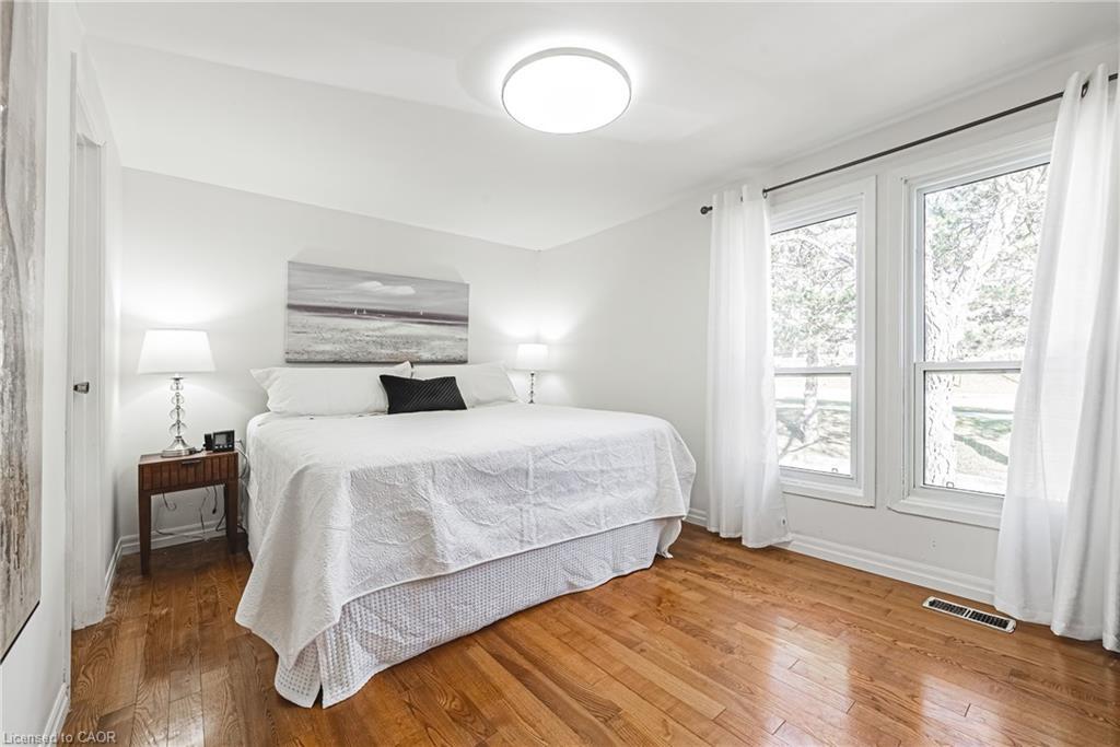 4-2220 Upper Middle Road, Burlington, ON - Indoor Photo Showing Bedroom