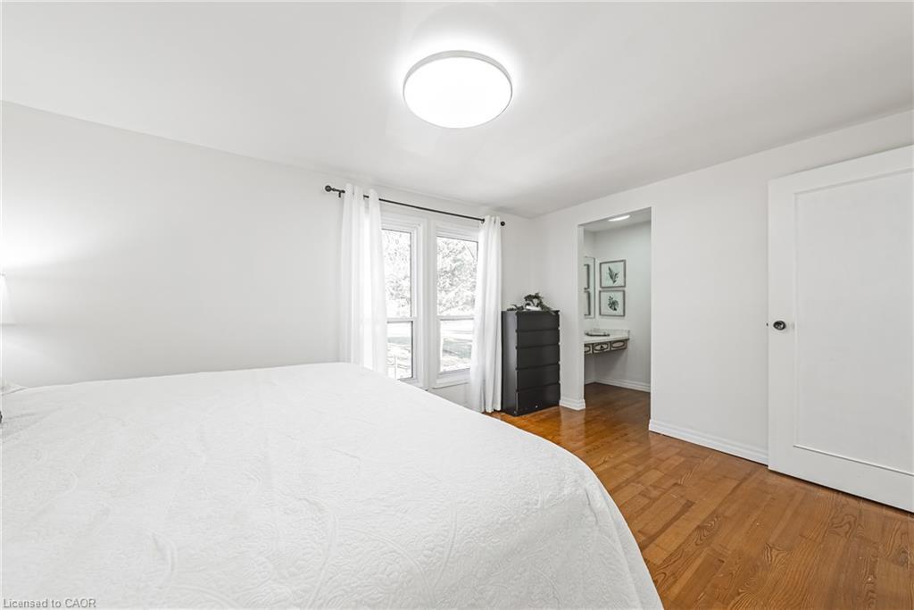 4-2220 Upper Middle Road, Burlington, ON - Indoor Photo Showing Bedroom