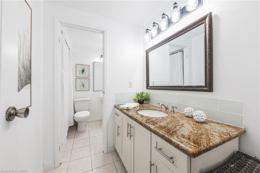 4-2220 Upper Middle Road, Burlington, ON - Indoor Photo Showing Bathroom