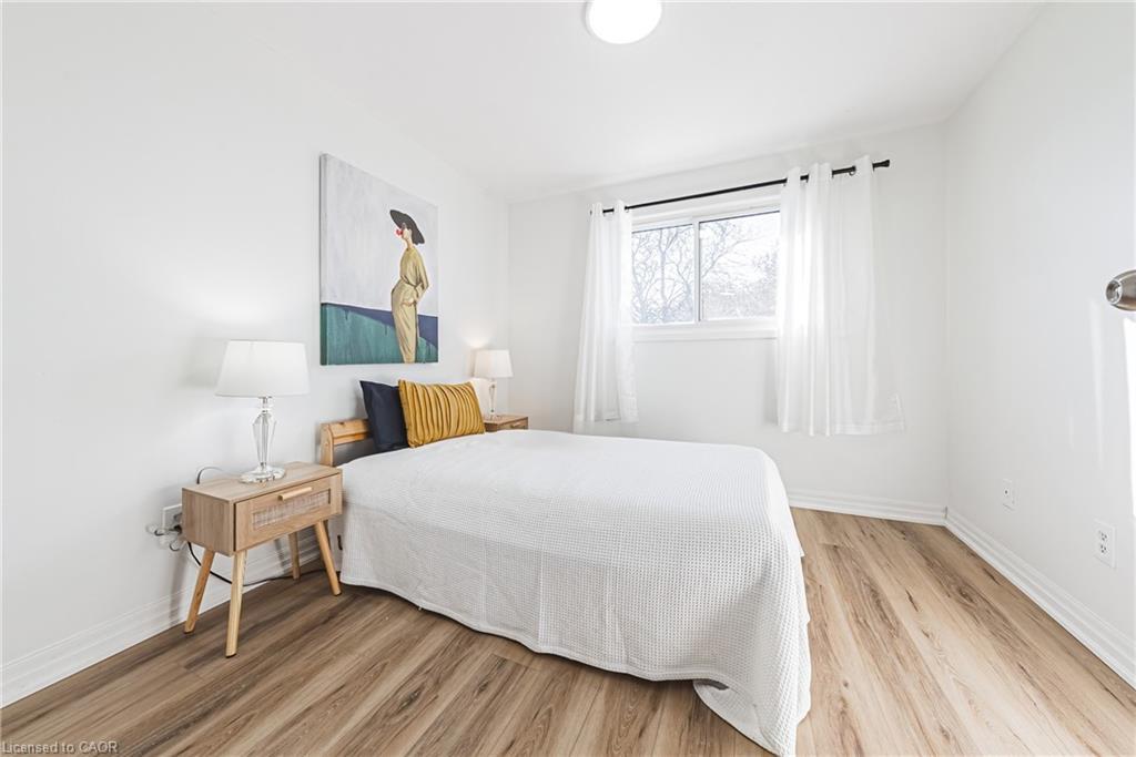 4-2220 Upper Middle Road, Burlington, ON - Indoor Photo Showing Bedroom