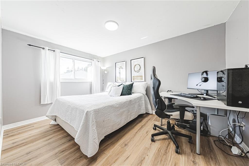 4-2220 Upper Middle Road, Burlington, ON - Indoor Photo Showing Bedroom