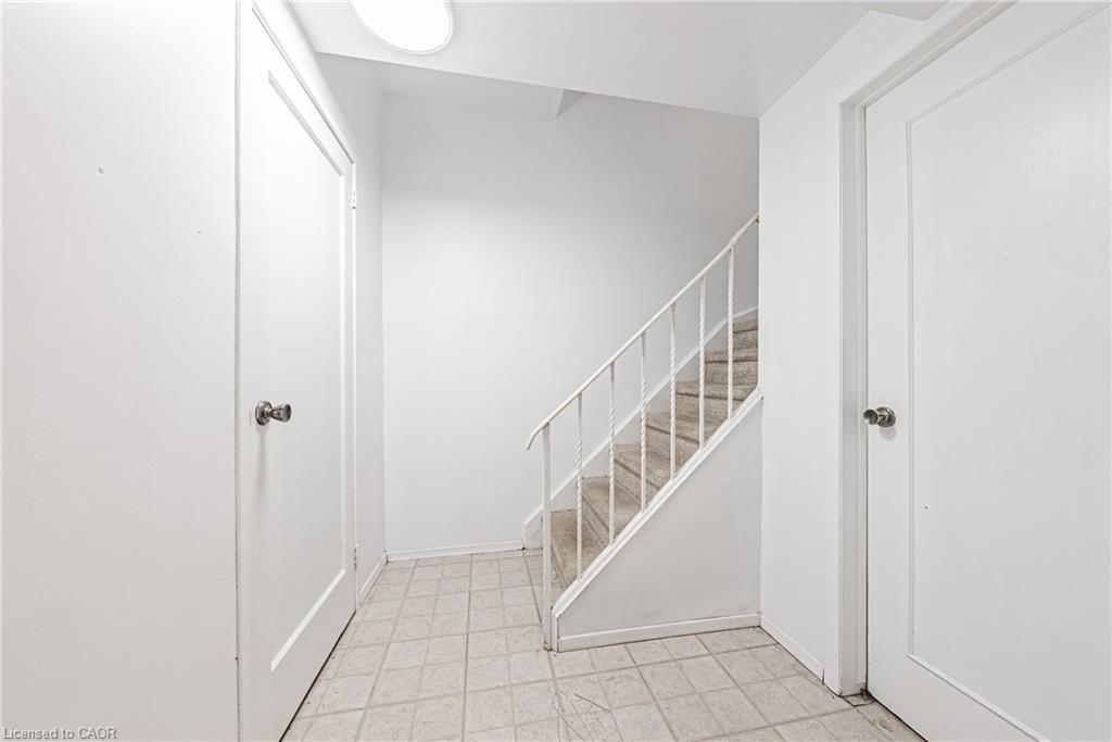 4-2220 Upper Middle Road, Burlington, ON - Indoor Photo Showing Other Room