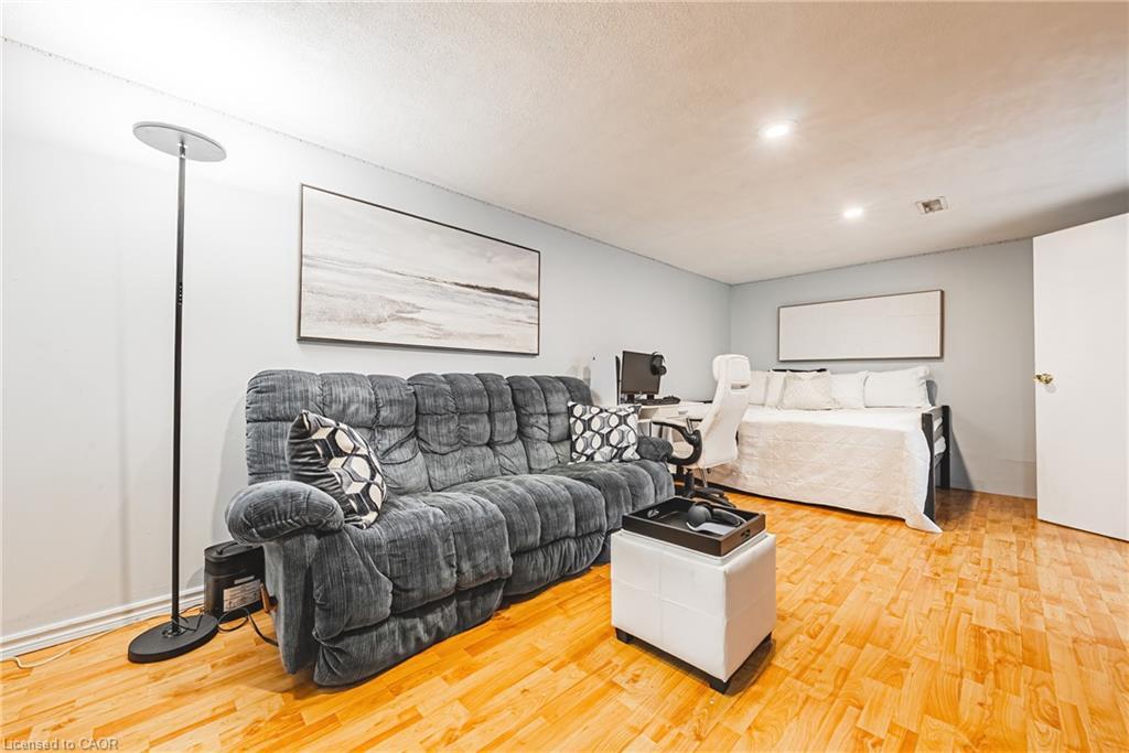 4-2220 Upper Middle Road, Burlington, ON - Indoor Photo Showing Living Room